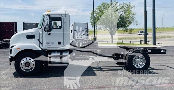 Mack MD7 شاحنات بمقصورة وهيكل