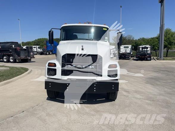 Mack MD7 شاحنات بمقصورة وهيكل