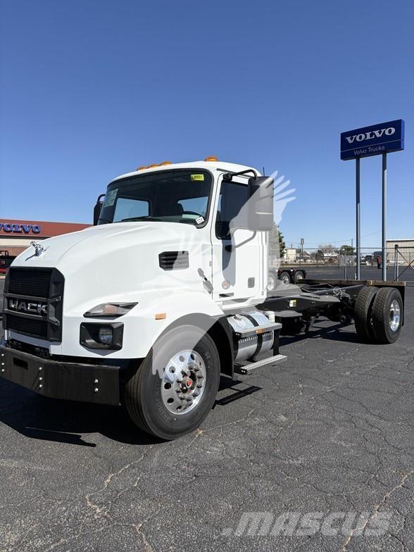 Mack MD7 شاحنات بمقصورة وهيكل