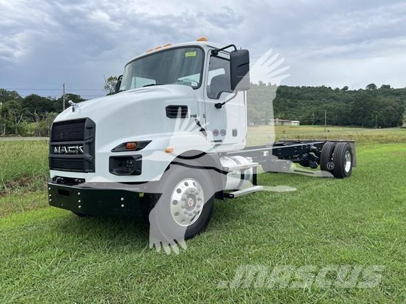 Mack MD7 شاحنات بمقصورة وهيكل