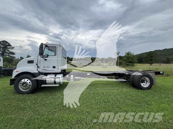 Mack MD7 شاحنات بمقصورة وهيكل
