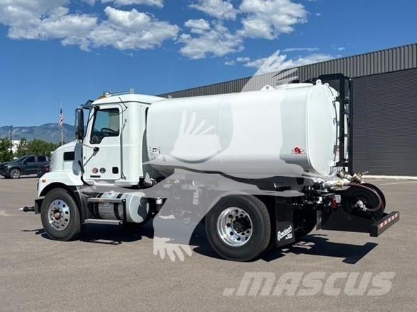 Mack MD7 شاحنات ذات صهاريج