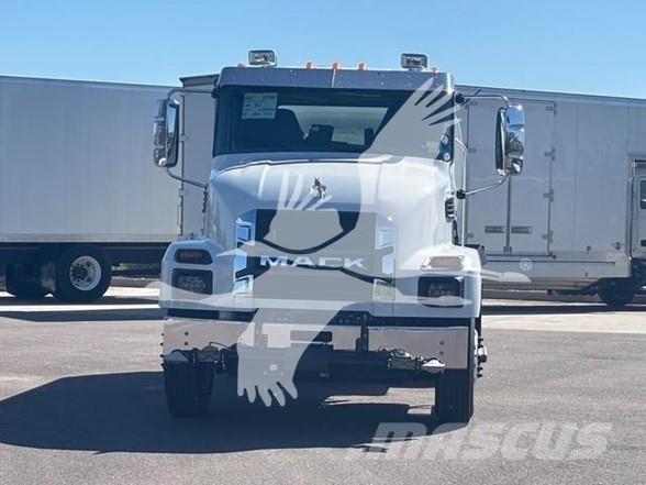 Mack MD7 شاحنات ذات صهاريج