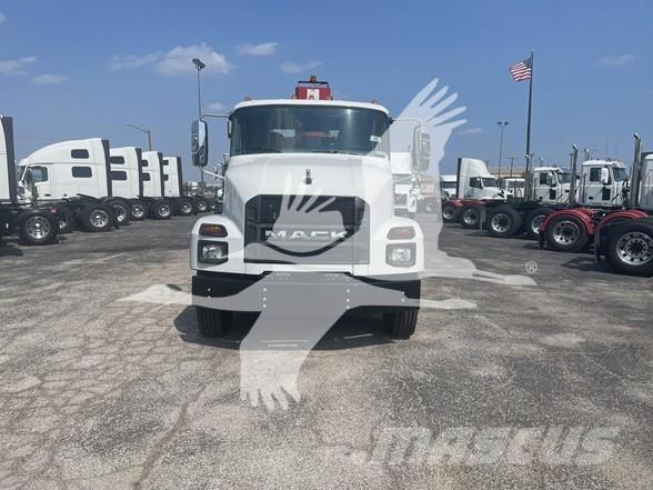 Mack MD7 أخرى