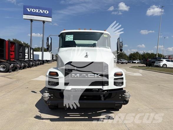 Mack MD7 شاحنات ذات صهاريج
