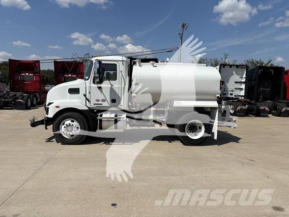 Mack MD7 شاحنات ذات صهاريج