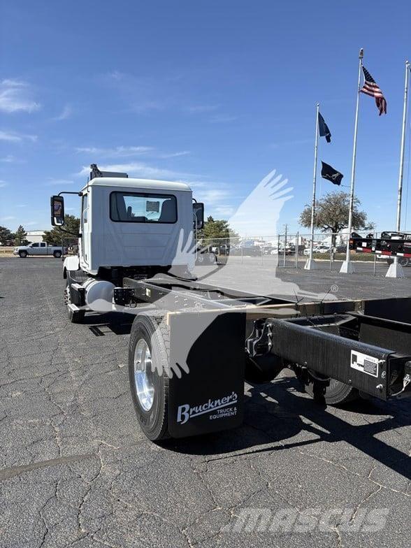 Mack MD7 شاحنات بمقصورة وهيكل