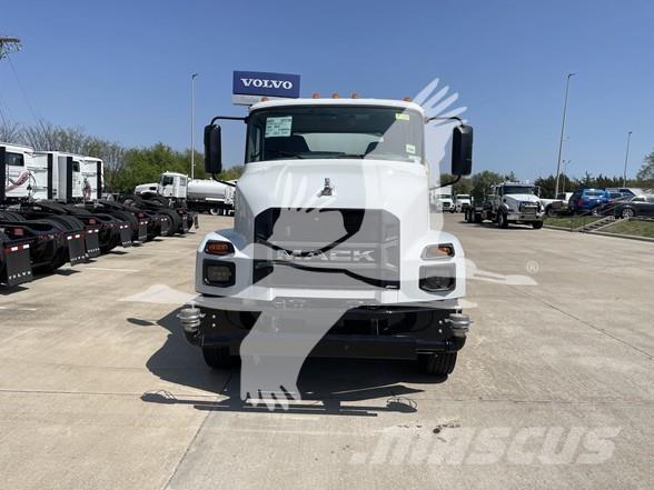 Mack MD7 شاحنات ذات صهاريج