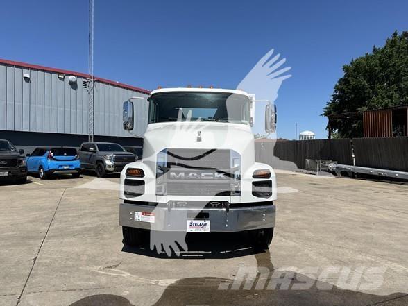 Mack MD7 معدات البناء - غير ذلك