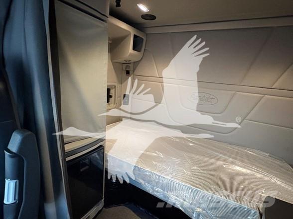 Peterbilt 567 وحدات الجر