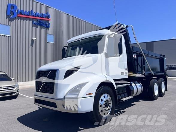 Volvo VNR64300 شاحنات قلابة