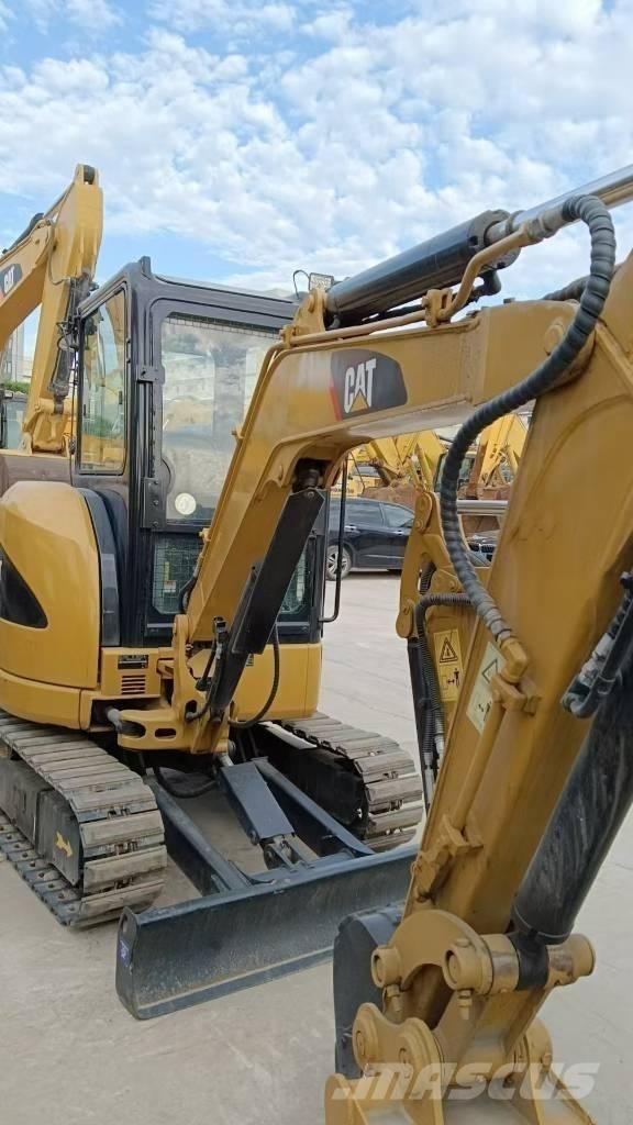 CAT 302D حفارات زحافة