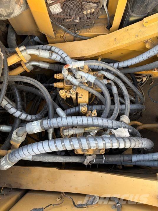 CAT 349 D حفارات زحافة