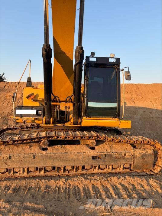 CAT 349 D حفارات زحافة