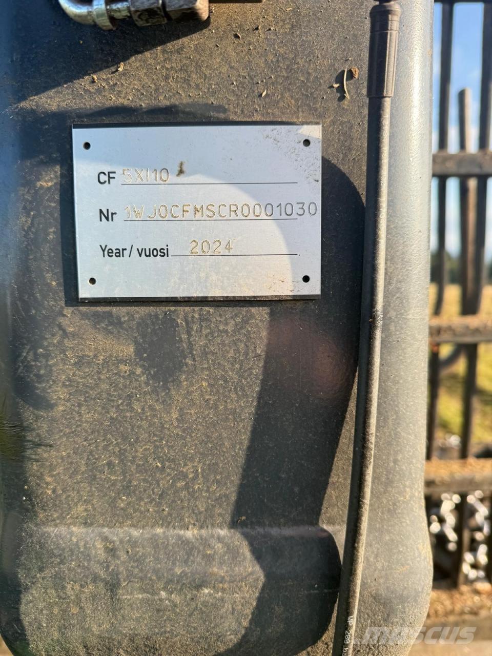 John Deere 1110 D شاحنات