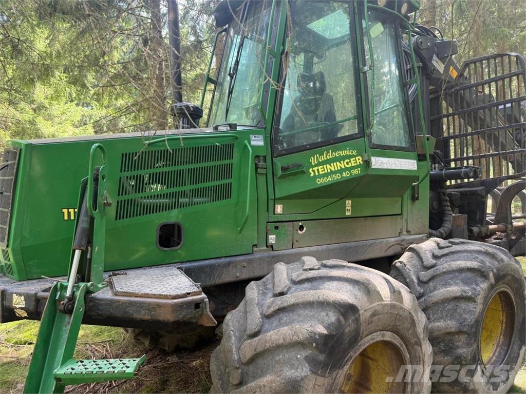John Deere 1110 D شاحنات