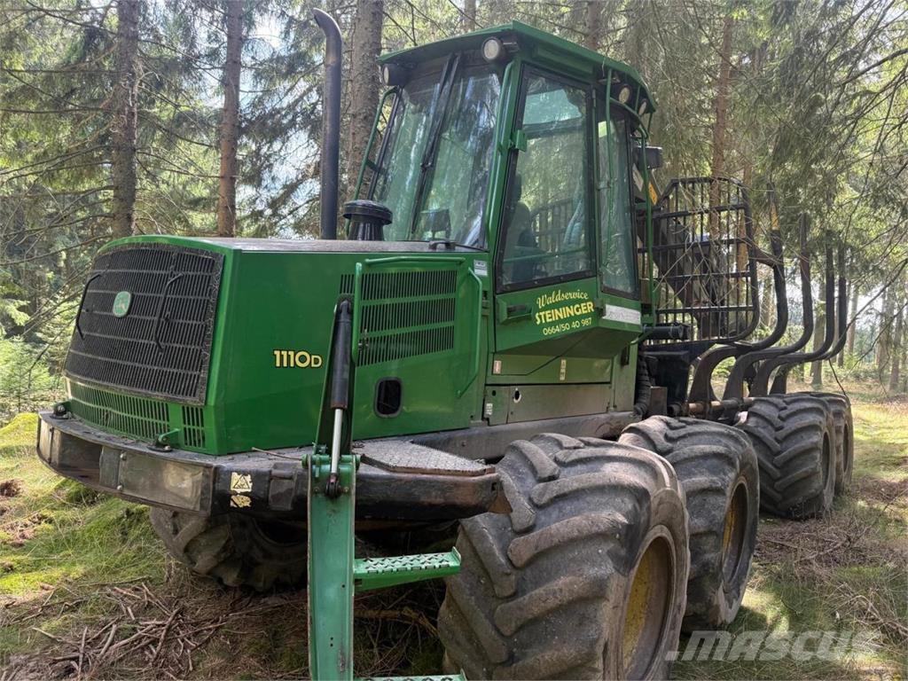 John Deere 1110 D شاحنات
