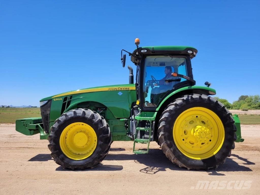 John Deere 8310 R الجرارات