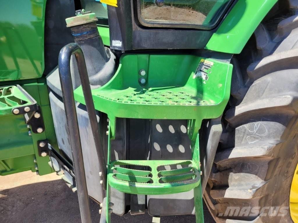 John Deere 8310 R الجرارات
