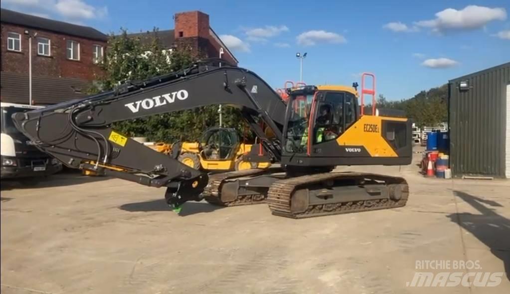 Volvo EC 250 EL حفارات زحافة