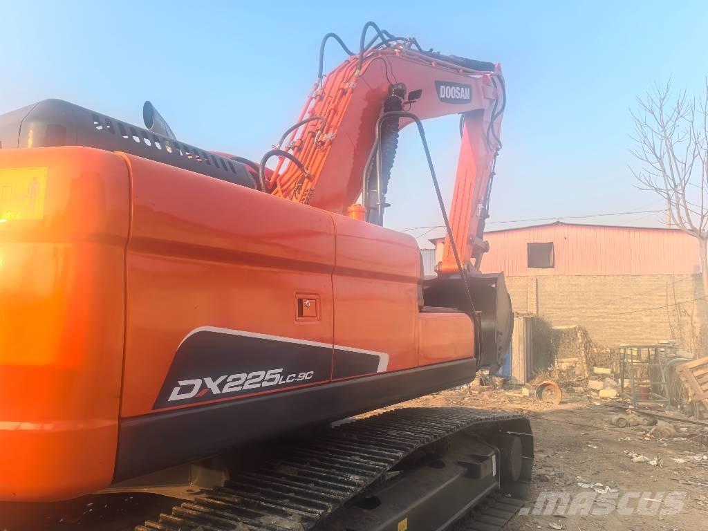 Doosan DX225 حفارات زحافة