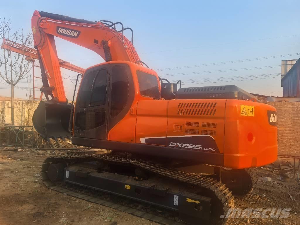 Doosan DX225 حفارات زحافة