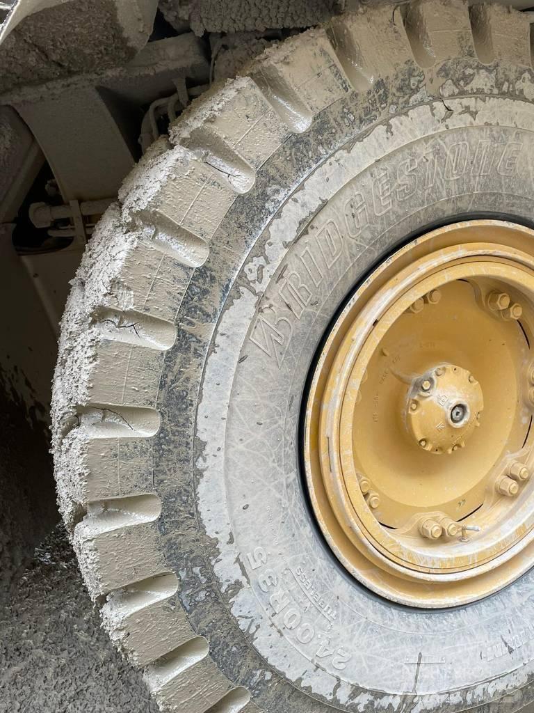CAT 775G شاحنات المخلفات الصلبة