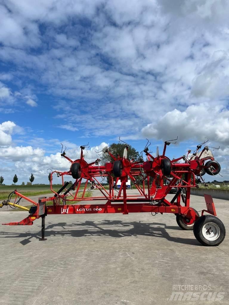 Lely Lotus 900 مكابس وميبسات التبن
