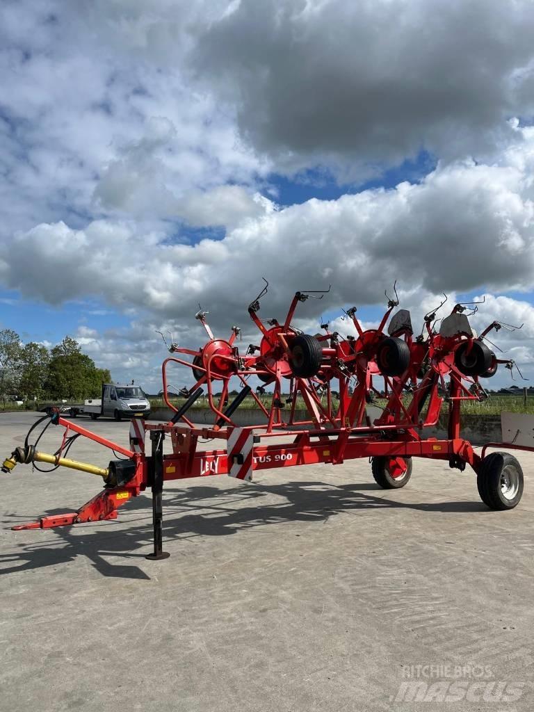 Lely Lotus 900 مكابس وميبسات التبن