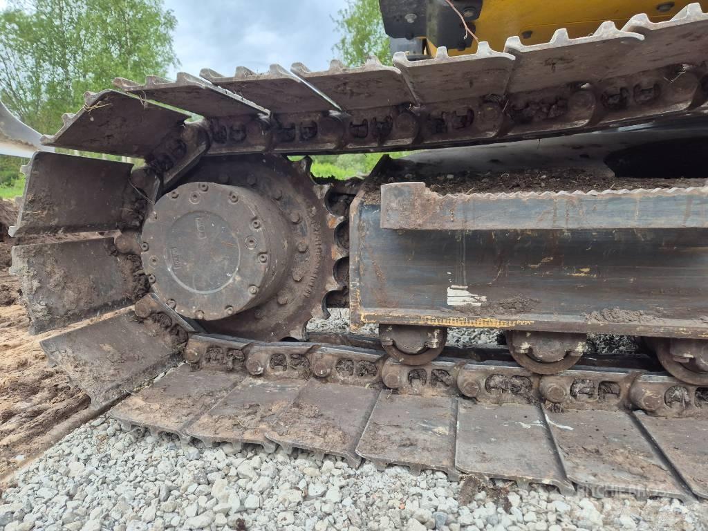Komatsu PC138US-11E0 حفارات زحافة