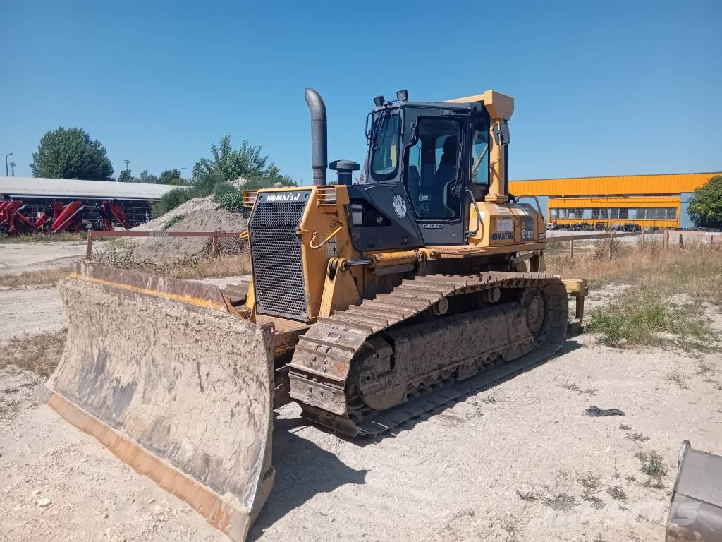 Komatsu D 61 EX-15 بلدوزرات مجنزرة