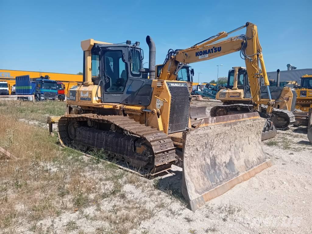 Komatsu D 61 EX-15 بلدوزرات مجنزرة