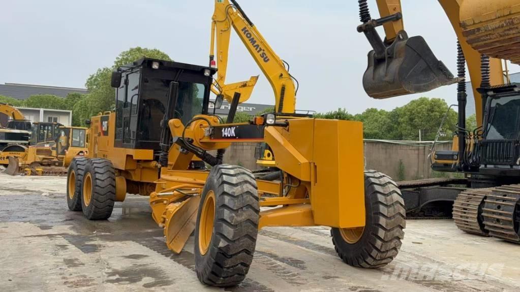 CAT 140 K معدات تمهيد الطرق