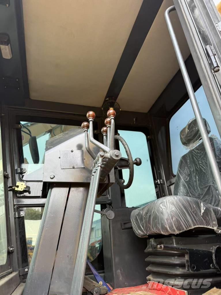 CAT 140 K معدات تمهيد الطرق