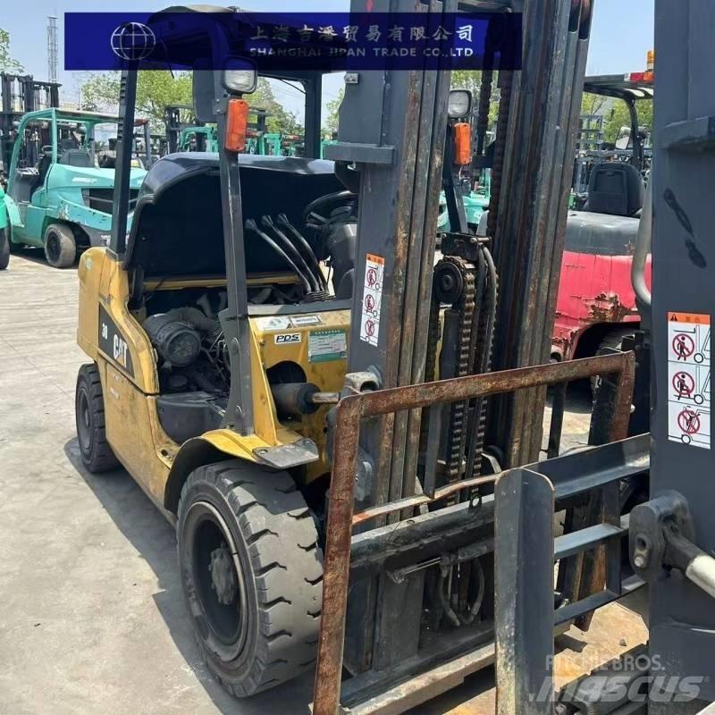 CAT 30 شاحنات الديزل
