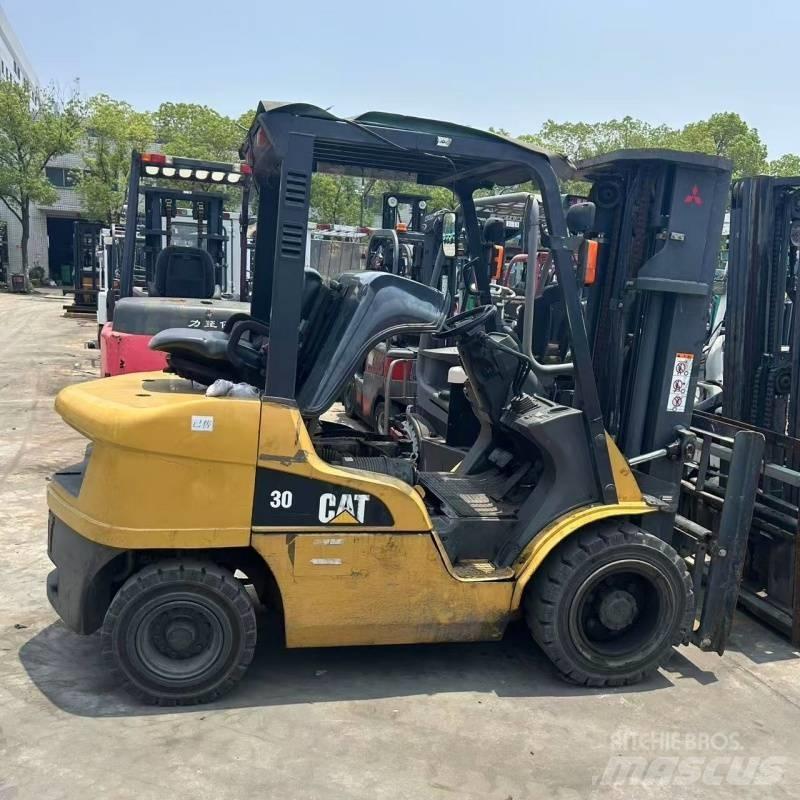 CAT 30 شاحنات الديزل