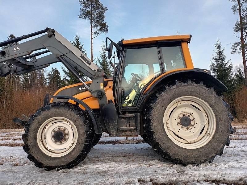 Valtra N 141 Hitech الجرارات