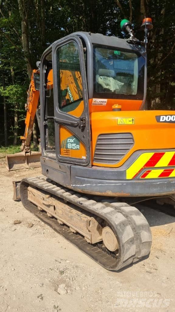 Doosan DX 85 R-3 حفارات وسط 7 طن - 12 طن