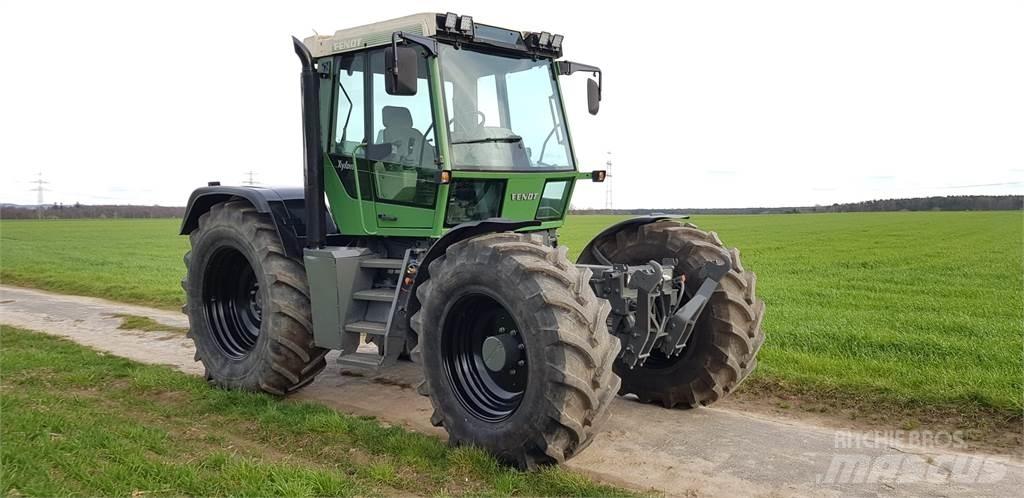 Fendt Xylon 520 الجرارات