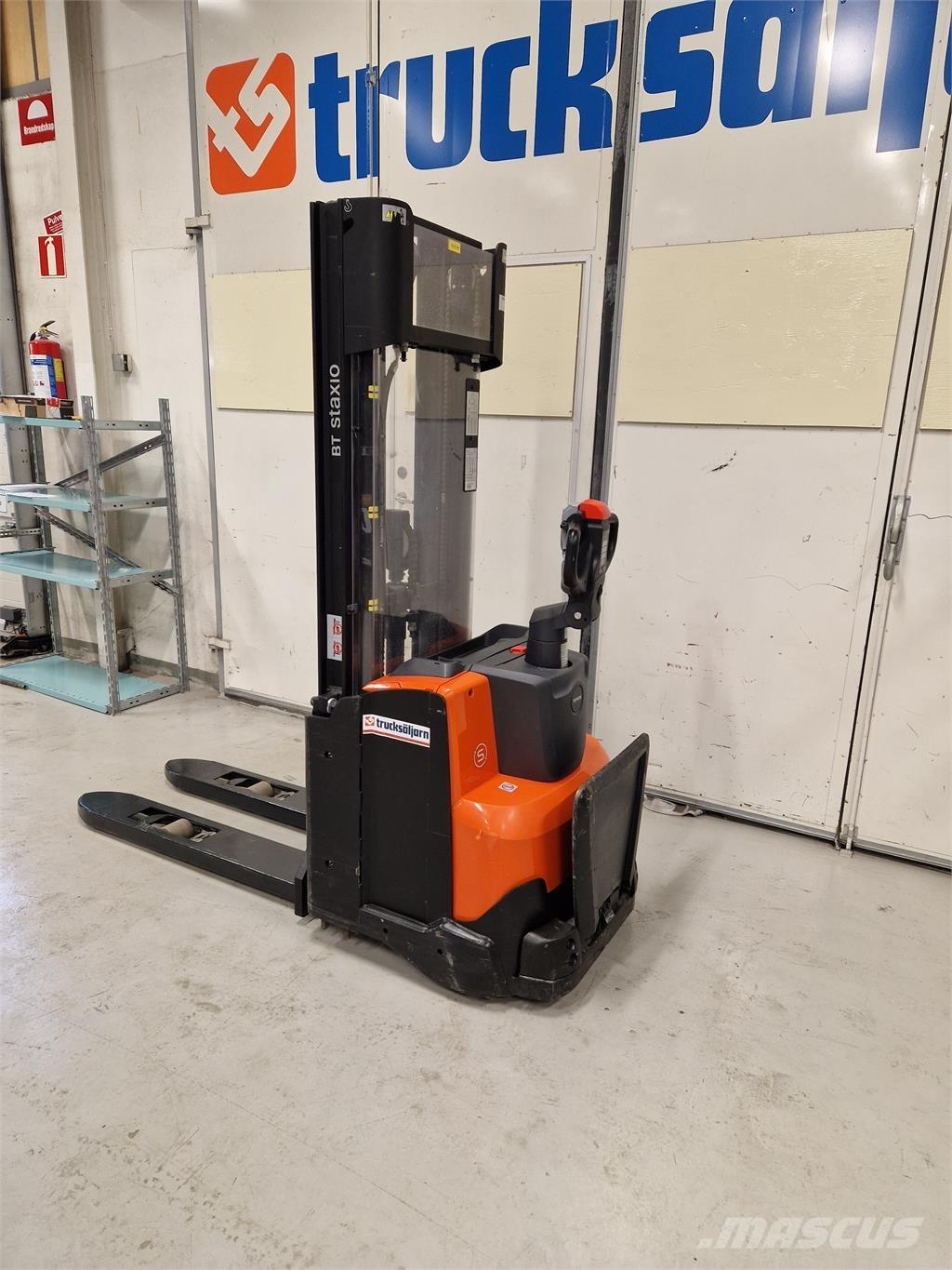 Toyota SWE120L شاحنات مناولة ذاتية الدفع