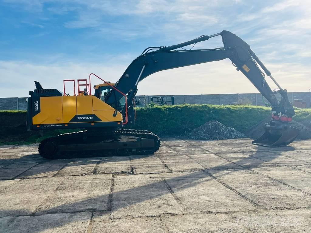 Volvo EC 250 EL حفارات زحافة