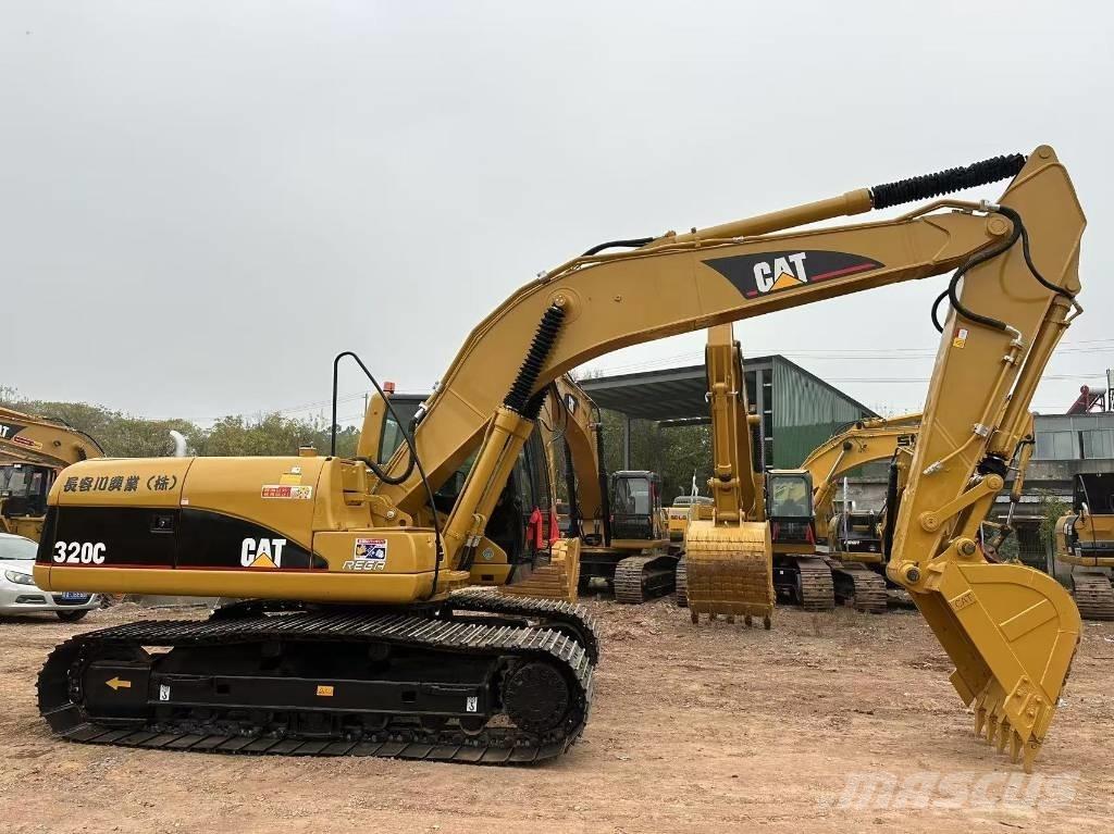 CAT 320C حفارات زحافة