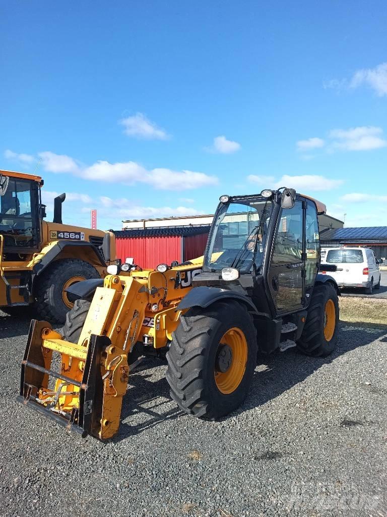 JCB 531-70 معدات مناولة لأغراض الزراعة