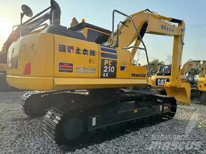 Komatsu PC 210 LC حفارات زحافة