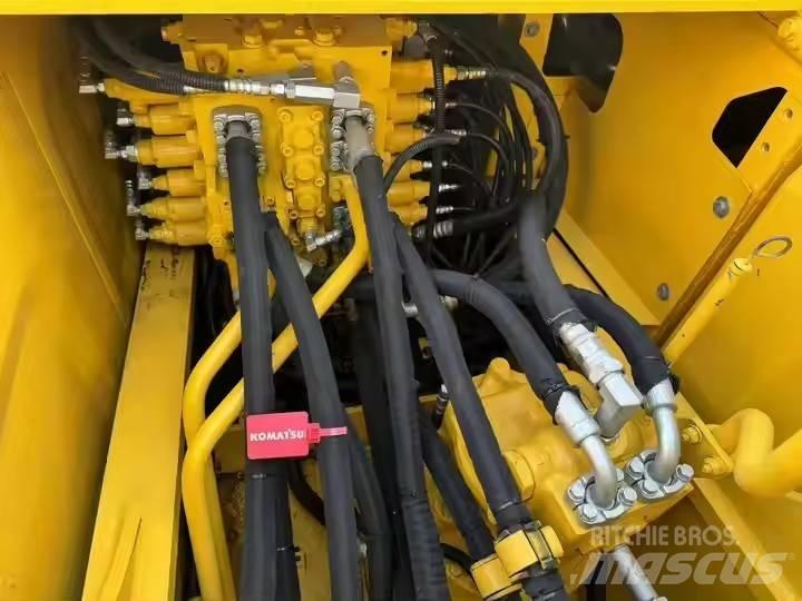 Komatsu PC 210 LC حفارات زحافة