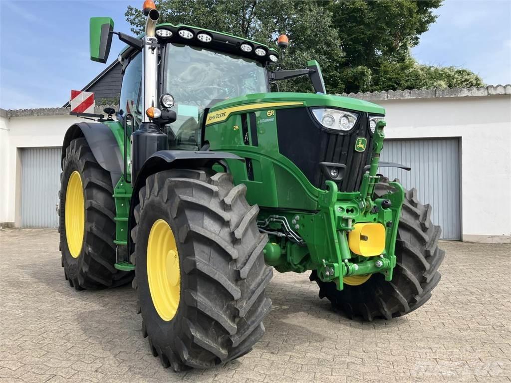 John Deere 6R 215 الجرارات