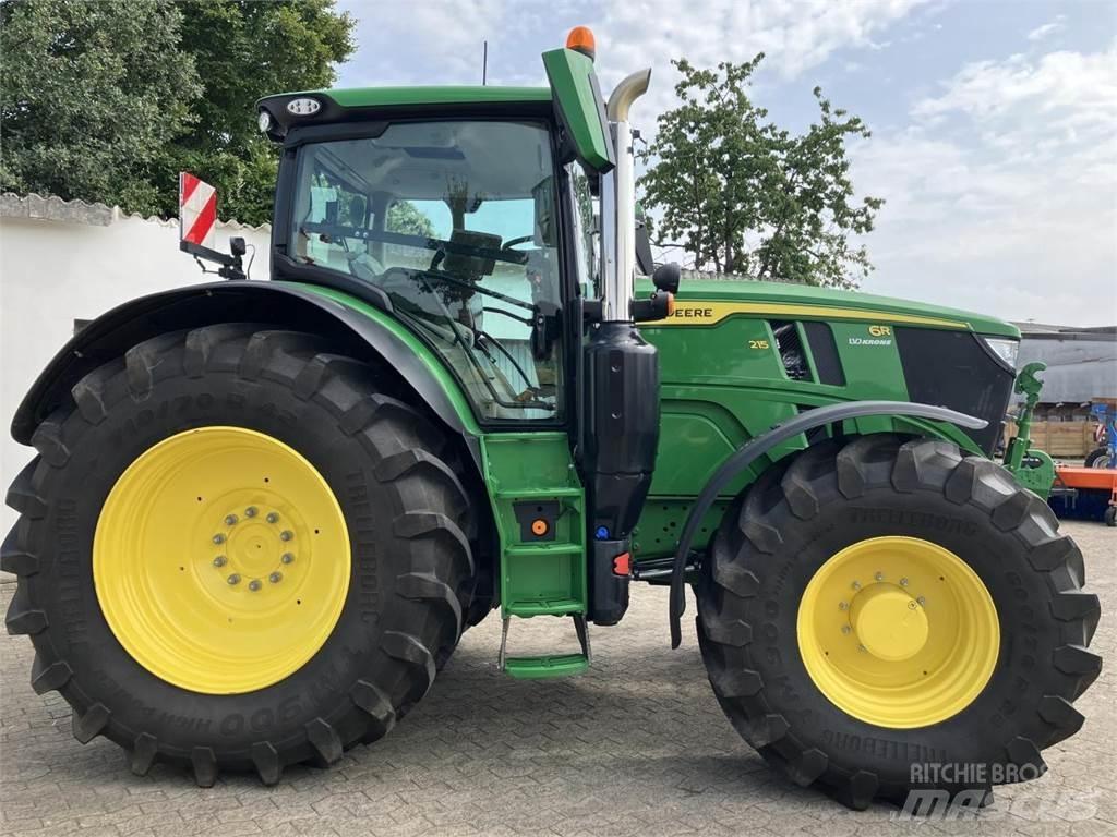 John Deere 6R 215 الجرارات