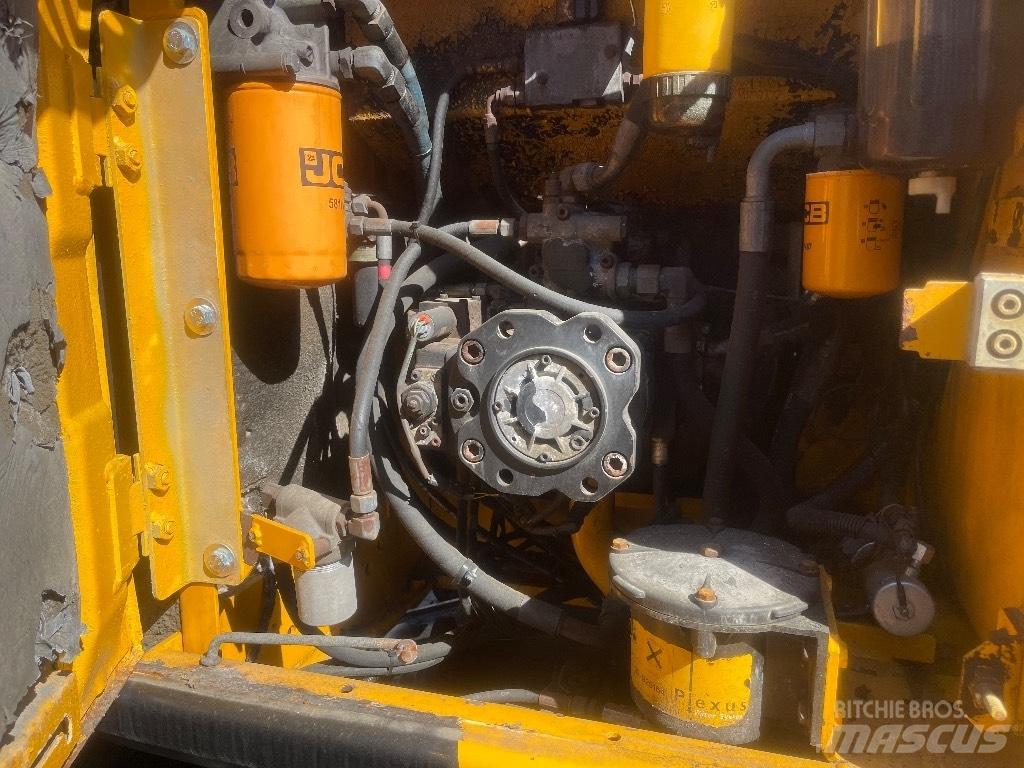 JCB JS 175 W حفارات بعجل