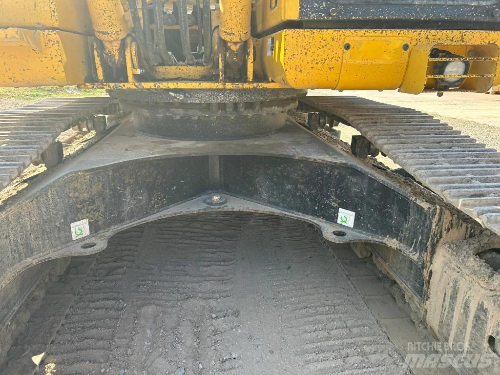 Komatsu PC 210 NLC-8 حفارات زحافة
