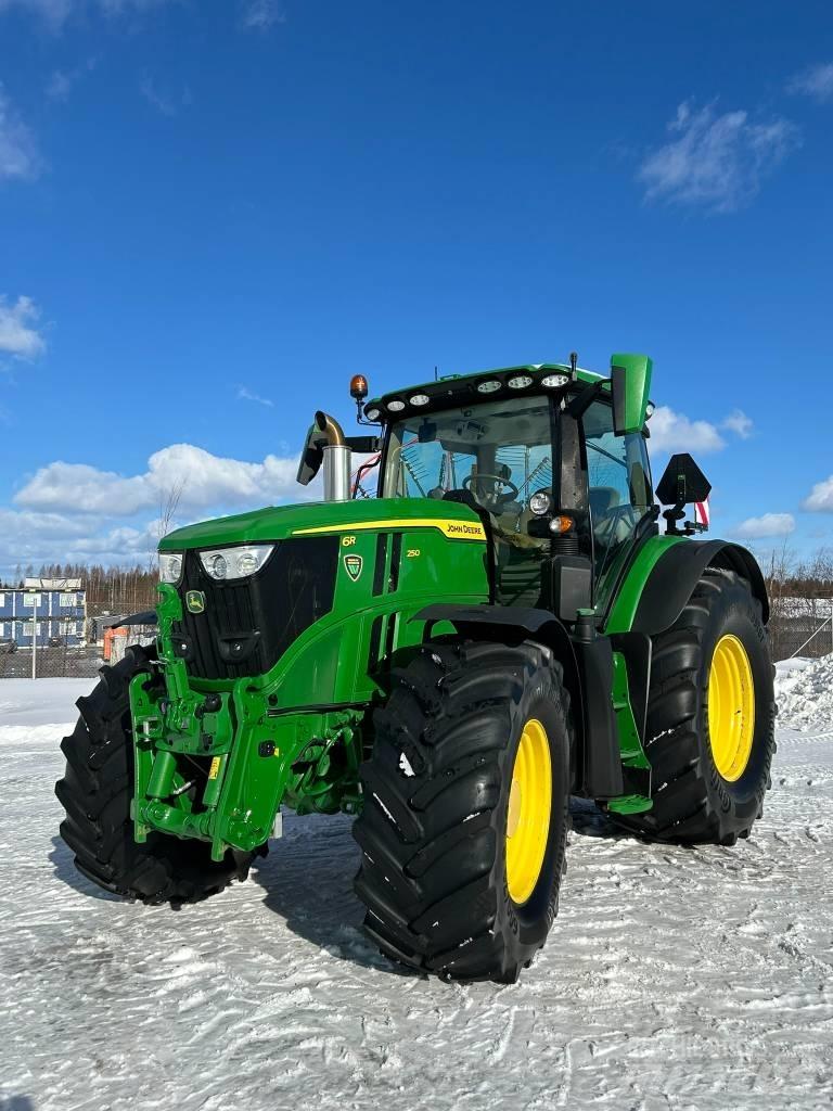 John Deere 6R 250 الجرارات